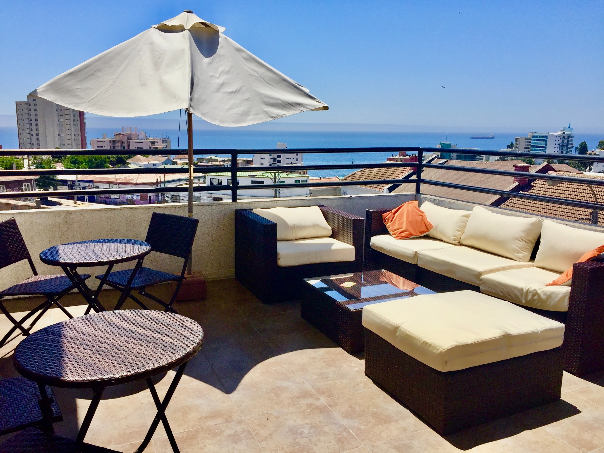 Terraza con vista al mar
